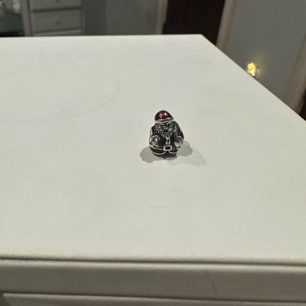 Pandora Santa charm